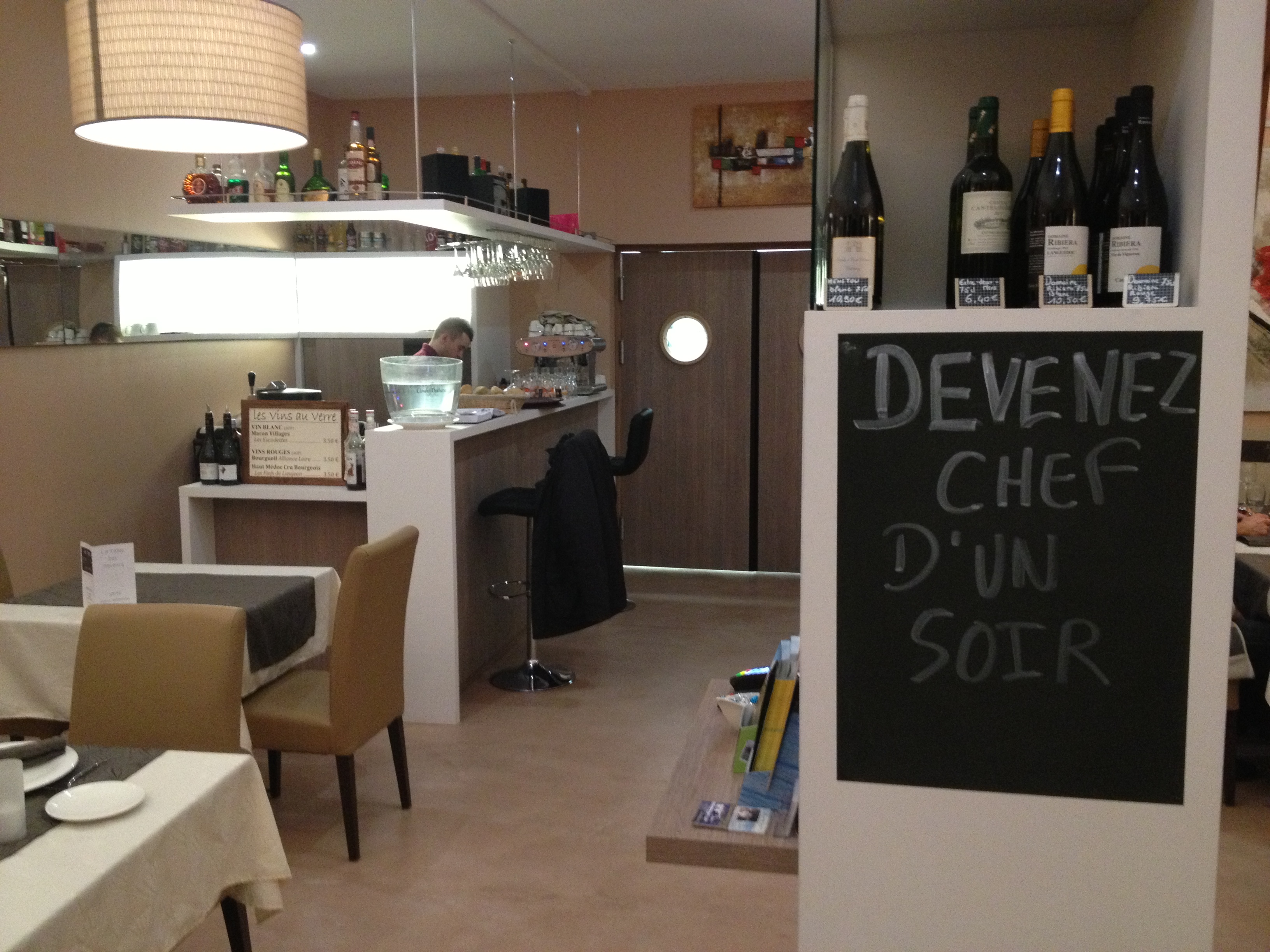 Unmodifiable bar in red